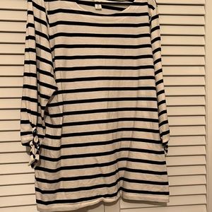 Old Navy black and white top